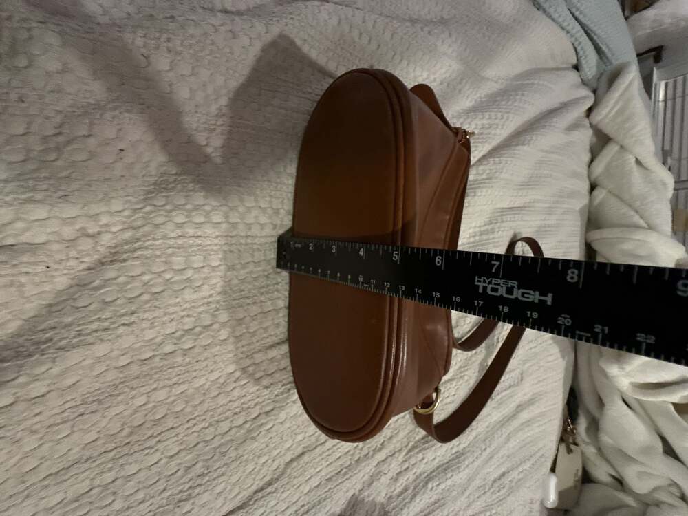 Vintage Coach Leather Shoulder Bag in British Tan - Picture 12 of 12